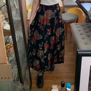 Beautiful long floral skirt size 8